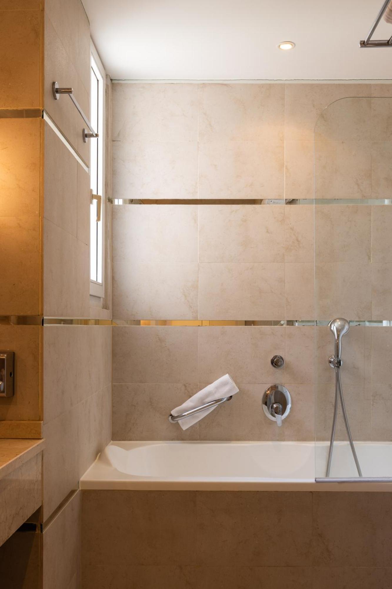 Hotel Renoir Cannes Buitenkant foto