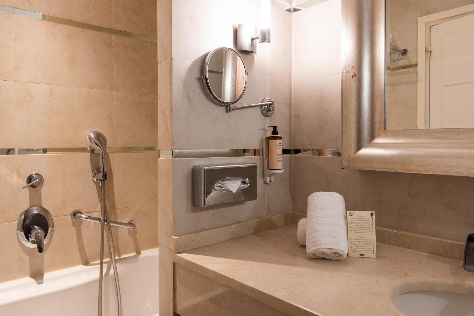 Hotel Renoir Cannes Buitenkant foto